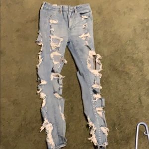 American eagle size 6 super ripped jeans.
